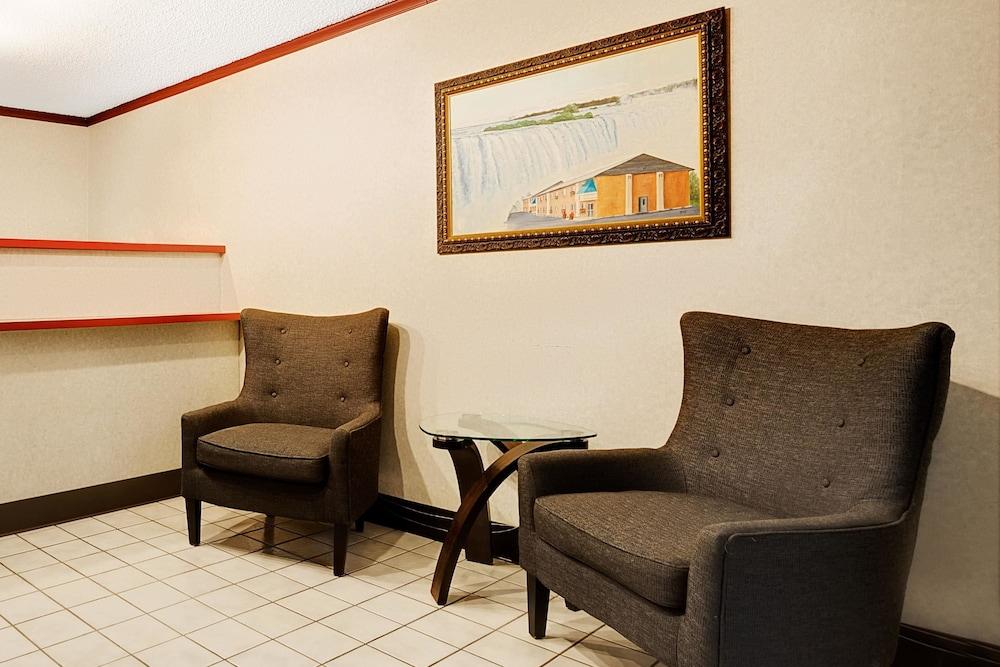 Super 8 by Wyndham Kenmore/Buffalo/Niagara Falls Area photo 4