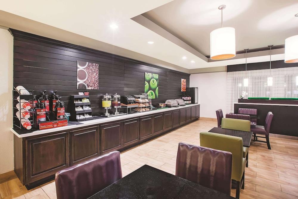 La Quinta Inn & Suites by Wyndham Beaumont West photo 27