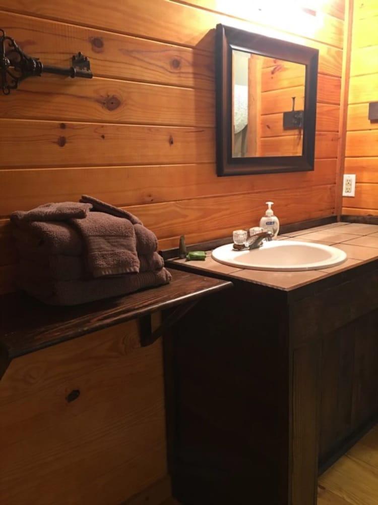 The Leakey Inn by CMD photo 67