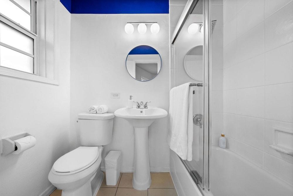 Blue Flamingo Suites photo 26