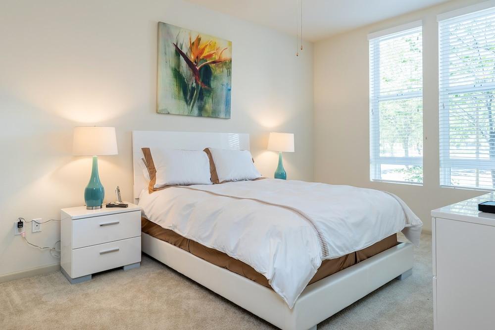 Global Luxury Suites Baypointe Station photo 50