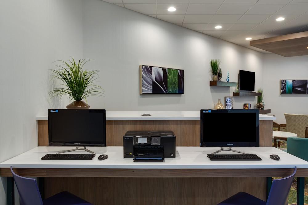 Holiday Inn Express Wilkesboro by IHG photo 16