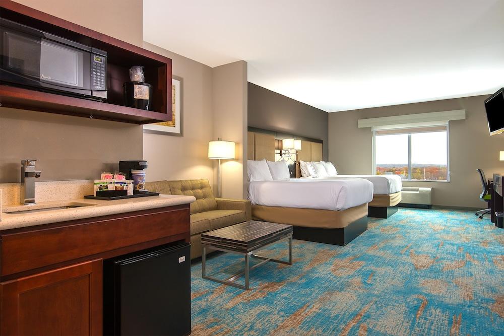 Holiday Inn Express & Suites Norwood-Boston Area by IHG photo 7