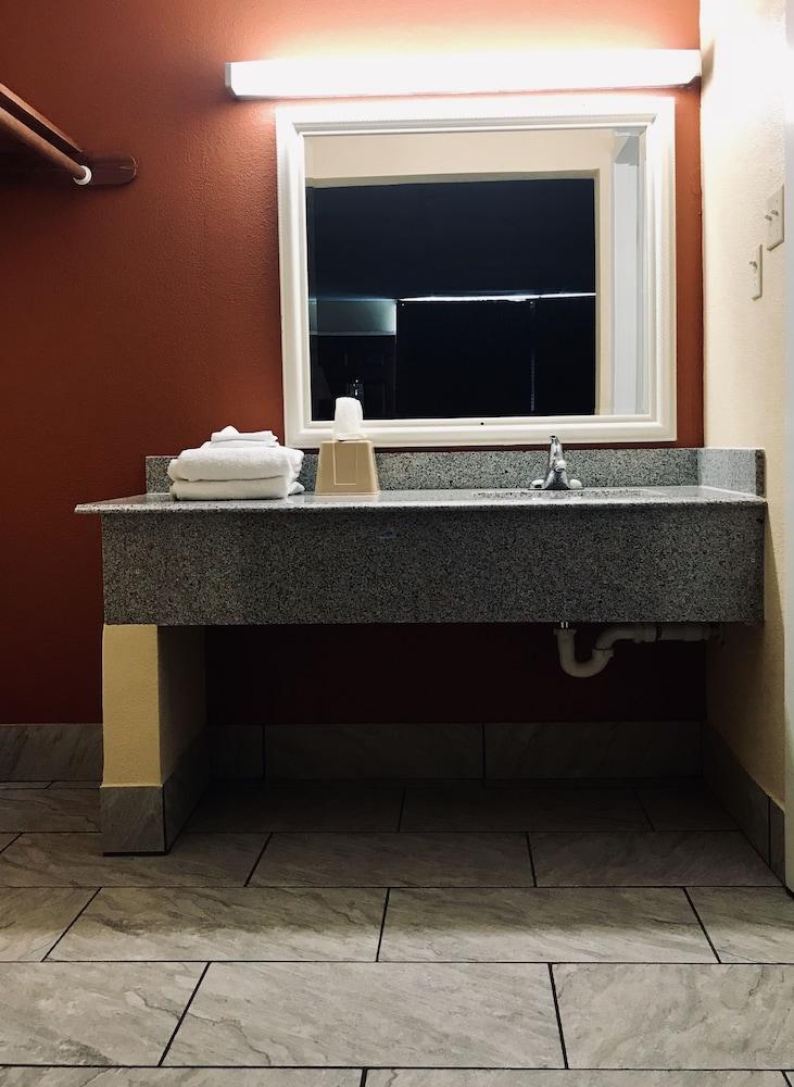 Executive Inn photo 3