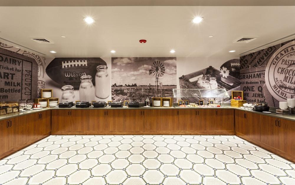 Miami Lakes Hotel photo 51