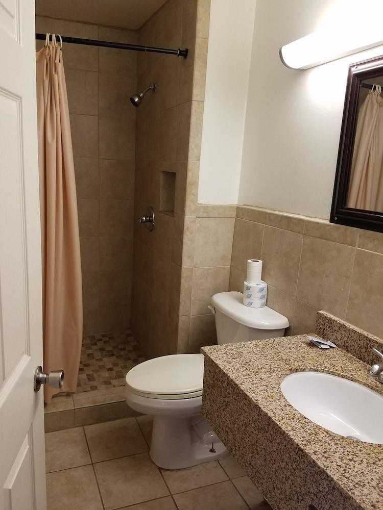 Luxury Inn & RV Park photo 8