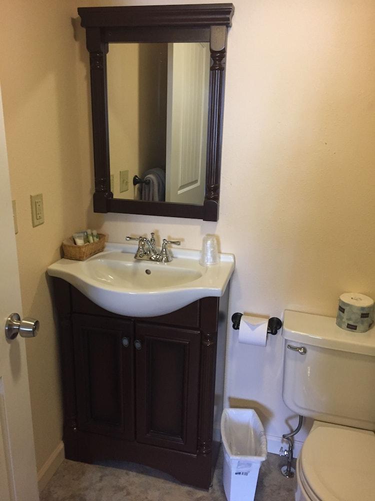 Mansion House Motel photo 23