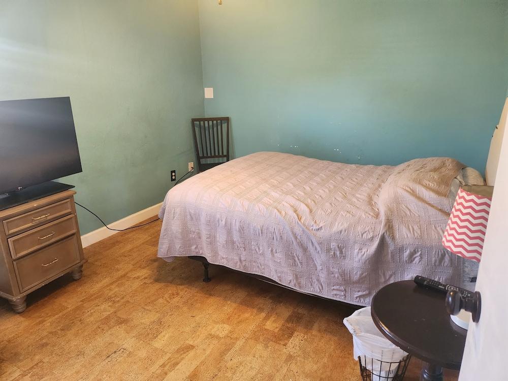 Silver Sands Motel photo 25