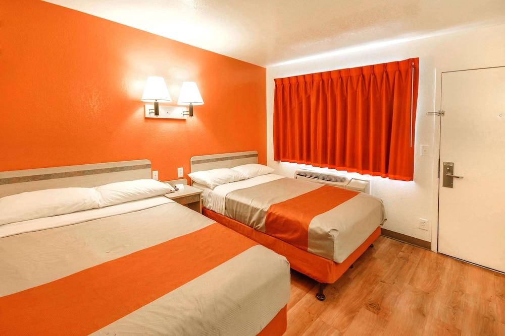 Motel 6 Huntsville, TX photo 6