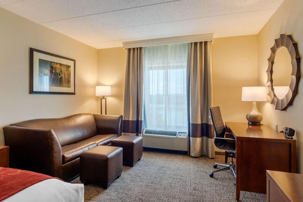 Comfort Suites South Park photo 2