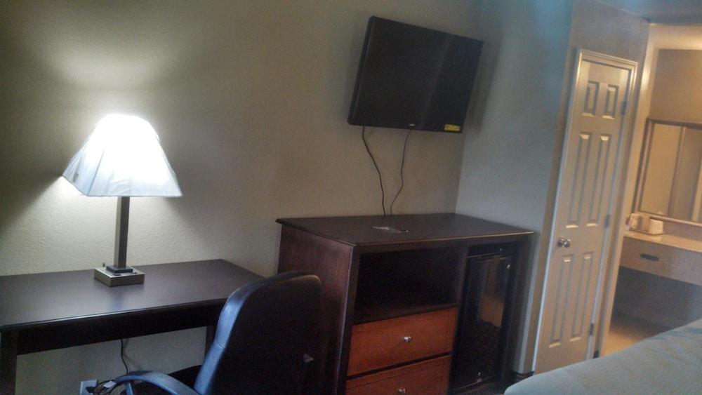 Relax Inn photo 13
