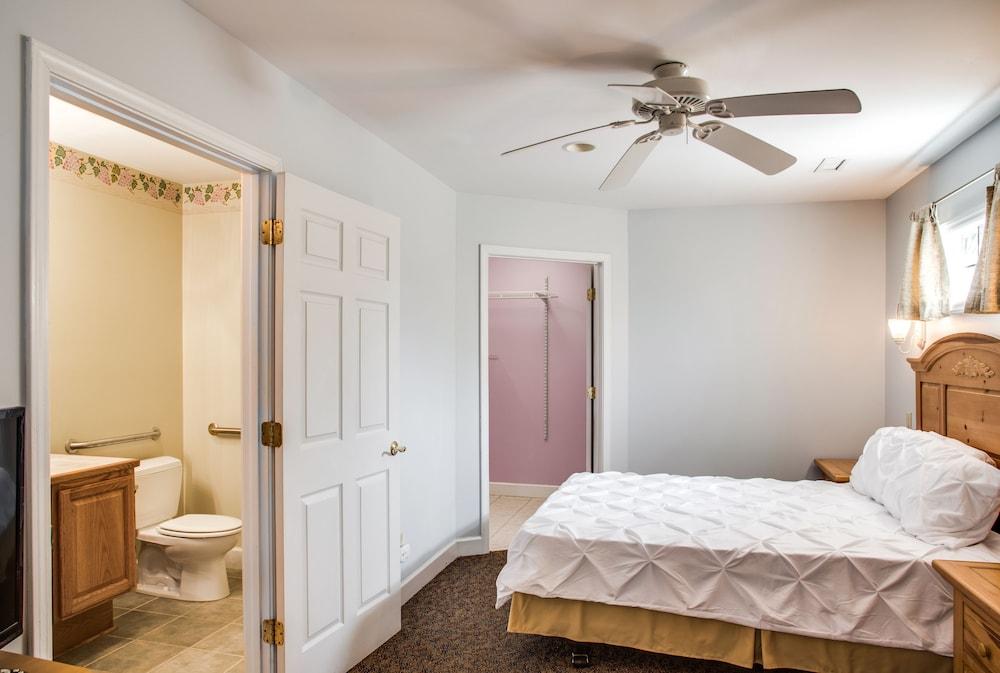 Boxwood Lodge photo 35