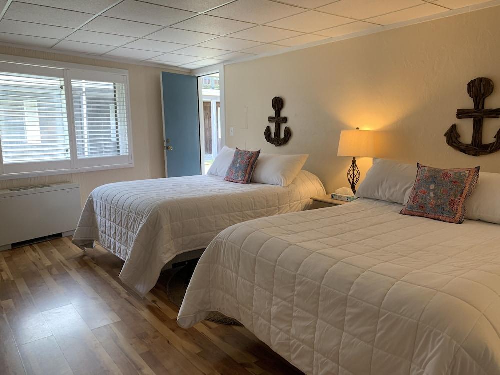Vineyard Harbor Motel - Private Beach photo 6