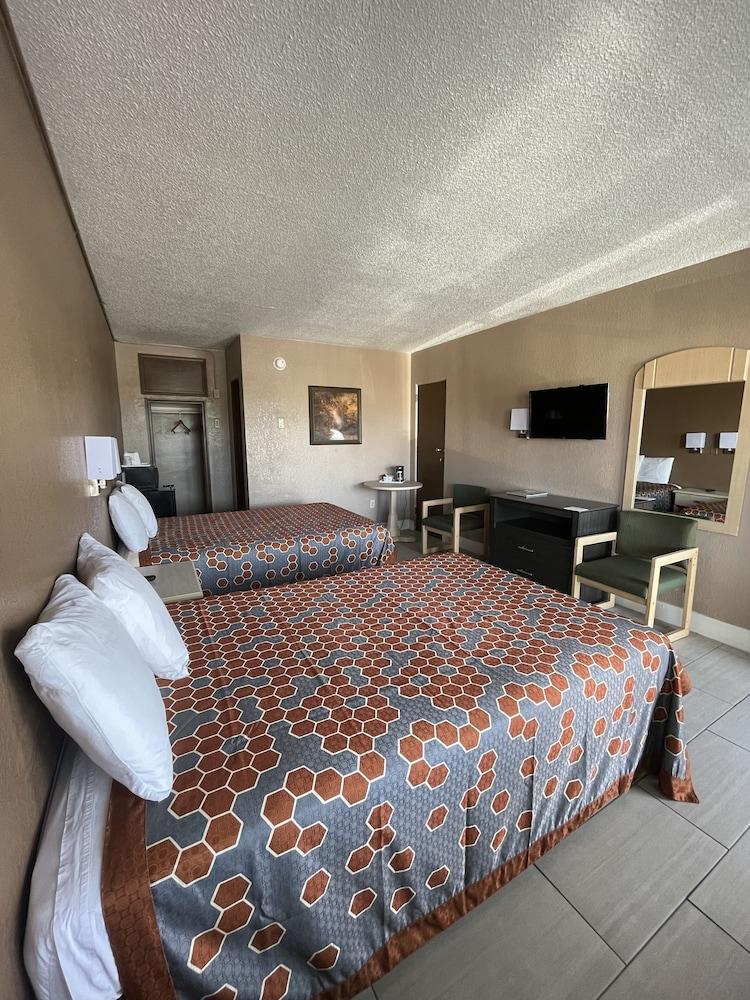 Sunset Inn photo 16