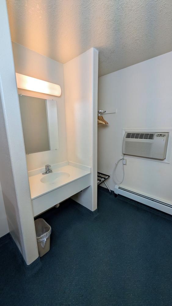 Restwel Motel photo 59