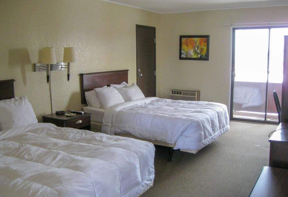 Cedar Hill Lodge photo 51