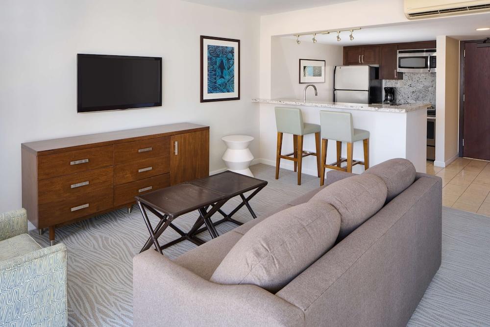 Ilikai Hotel & Luxury Suites photo 35