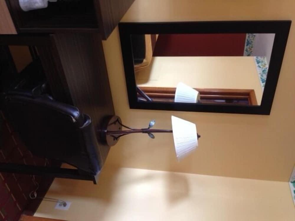 Budget Inn photo 12