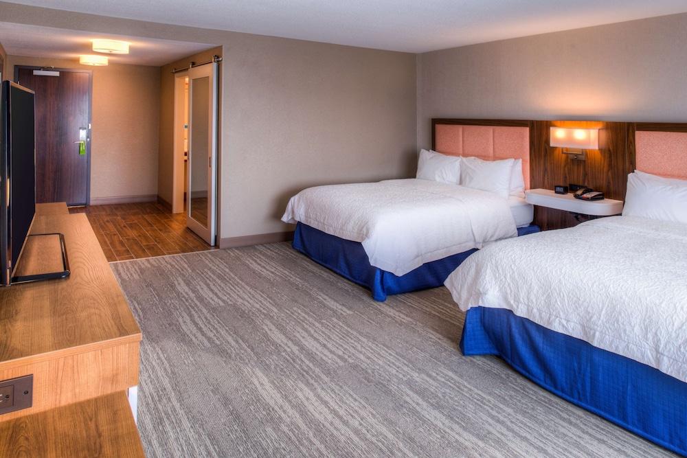 Hampton Inn & Suites Wixom photo 21