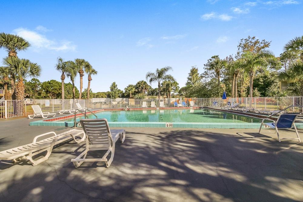 Econo Lodge Daytona Beach - Speedway photo 18