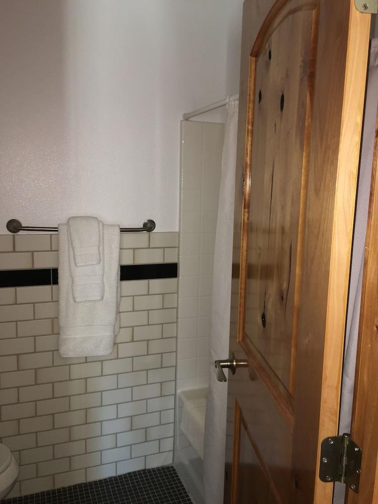 Twin Peaks Lodge and RV Park photo 19