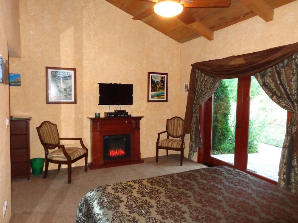 Evergreen Haus photo 22