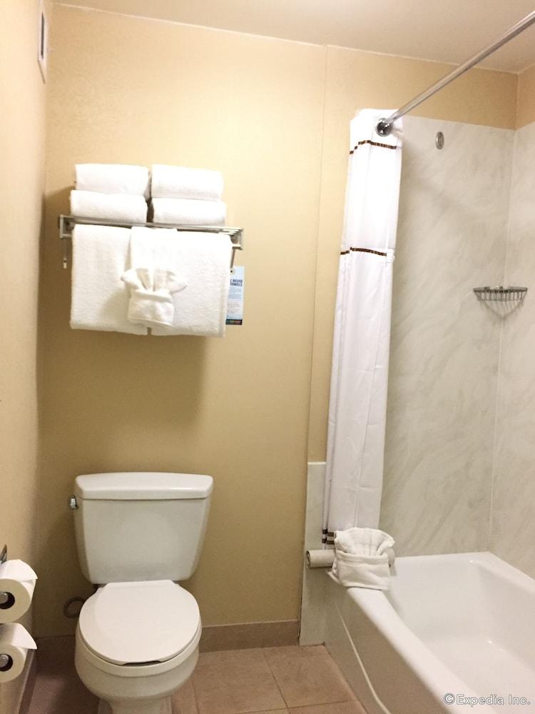 Anaheim Camelot Inn & Suites photo 27