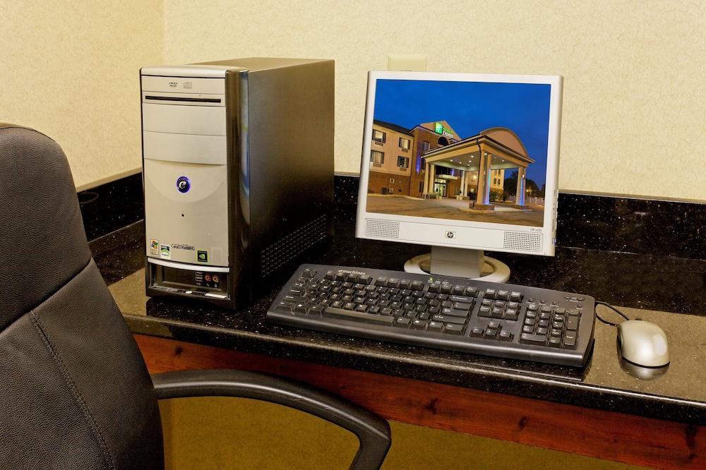 Holiday Inn Express Hotel & Suites Sylacauga by IHG photo 21