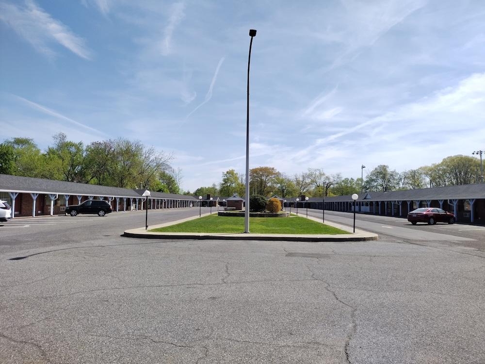 Budget Inn and Suites photo 6