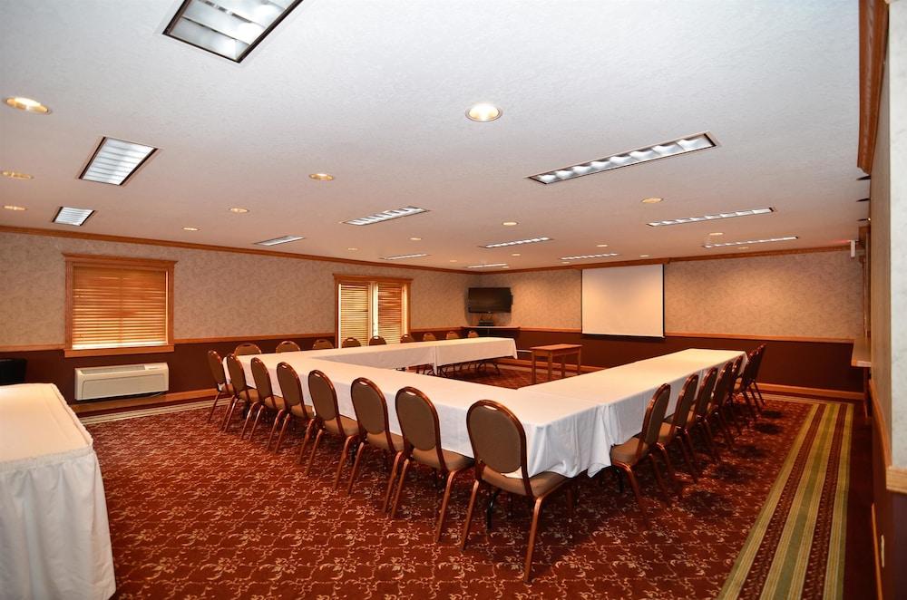 Best Western Plus University Park Inn & Suites photo 24