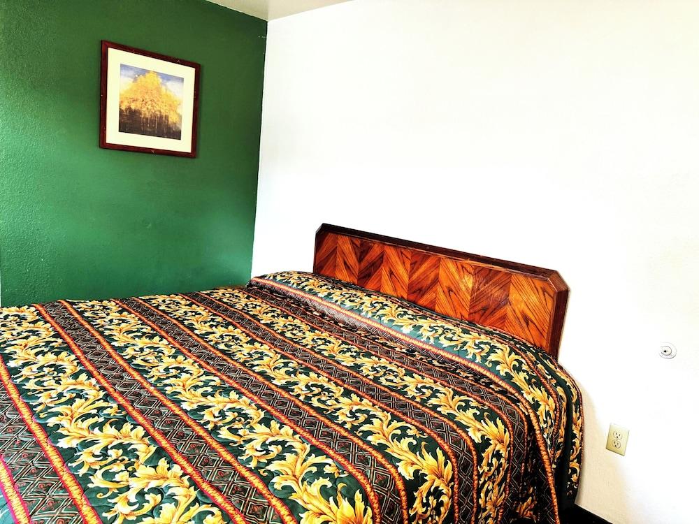 Southern Comfort Motel photo 6