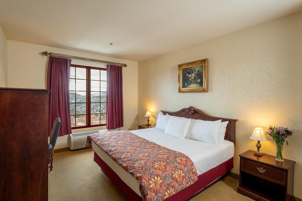 Silverland Inn and Suites photo 10