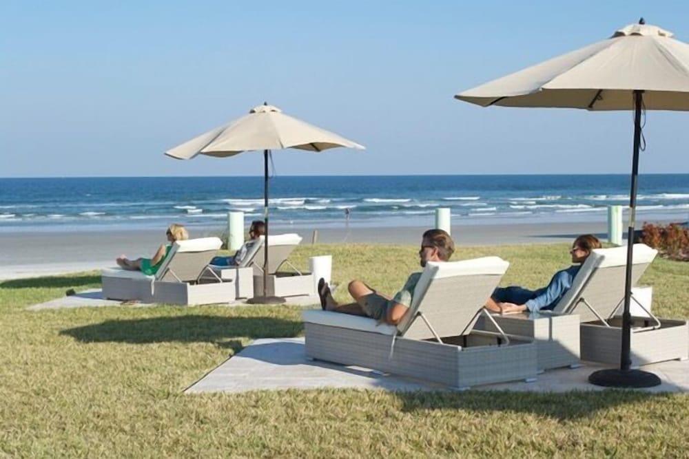 The Salty Mermaid Oceanfront Hotel photo 23