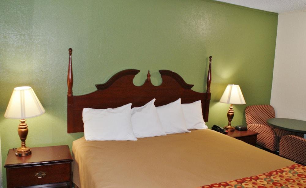 Americas Best Value Inn Ft. Jackson photo 7