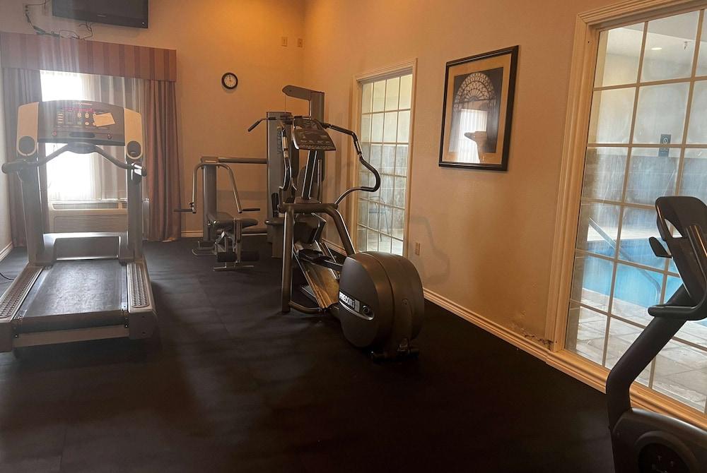 Baymont by Wyndham Brenham photo 46