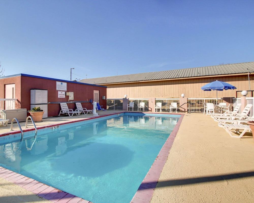 Quality Inn Brookhaven photo 21