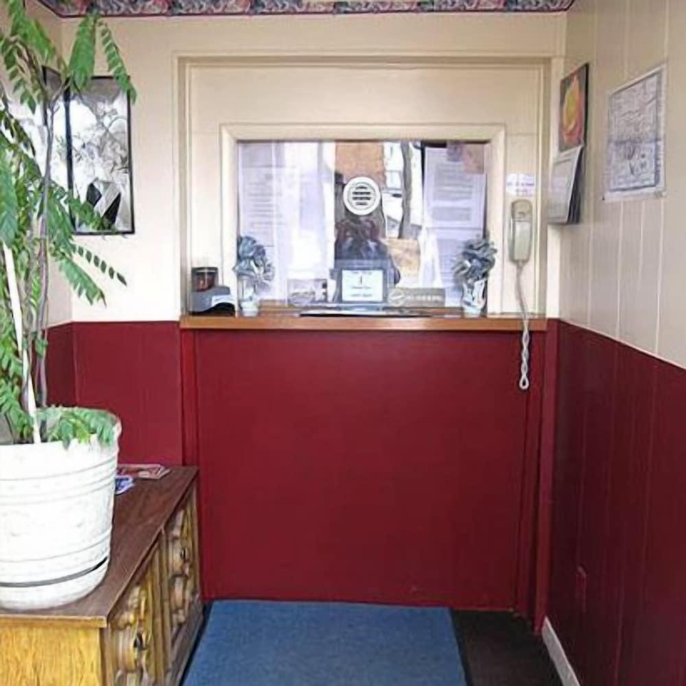 Palace Inn photo 7