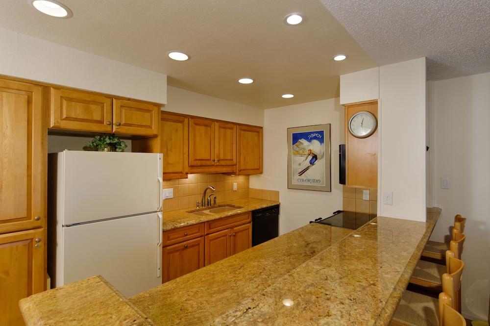 The Crestwood Condominiums photo 46