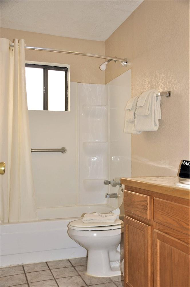 Pinecliff Village photo 42