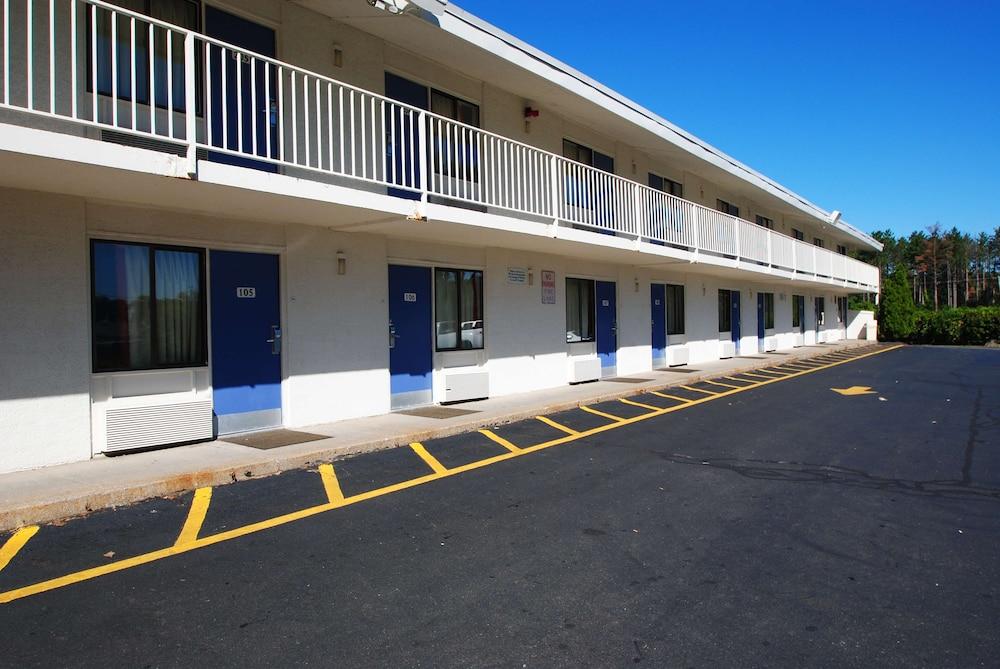 Motel 6 Chicopee, MA - Springfield photo 21