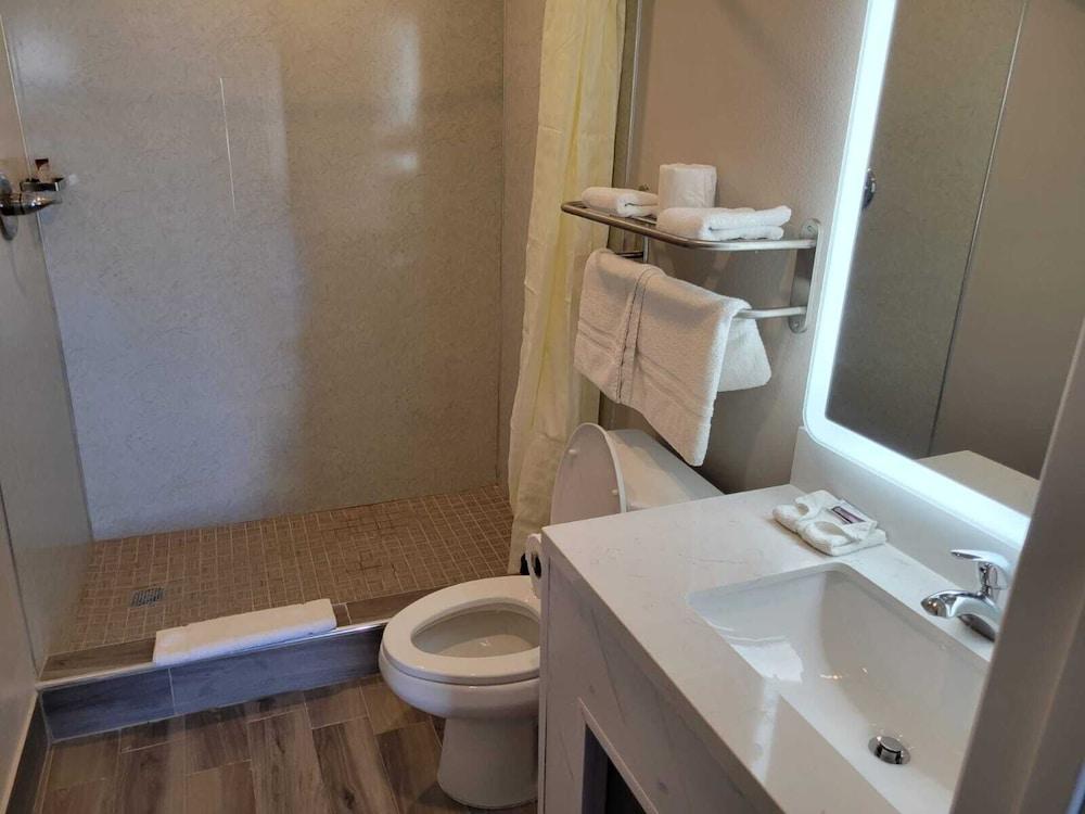 Stadium Inn & Spas photo 20
