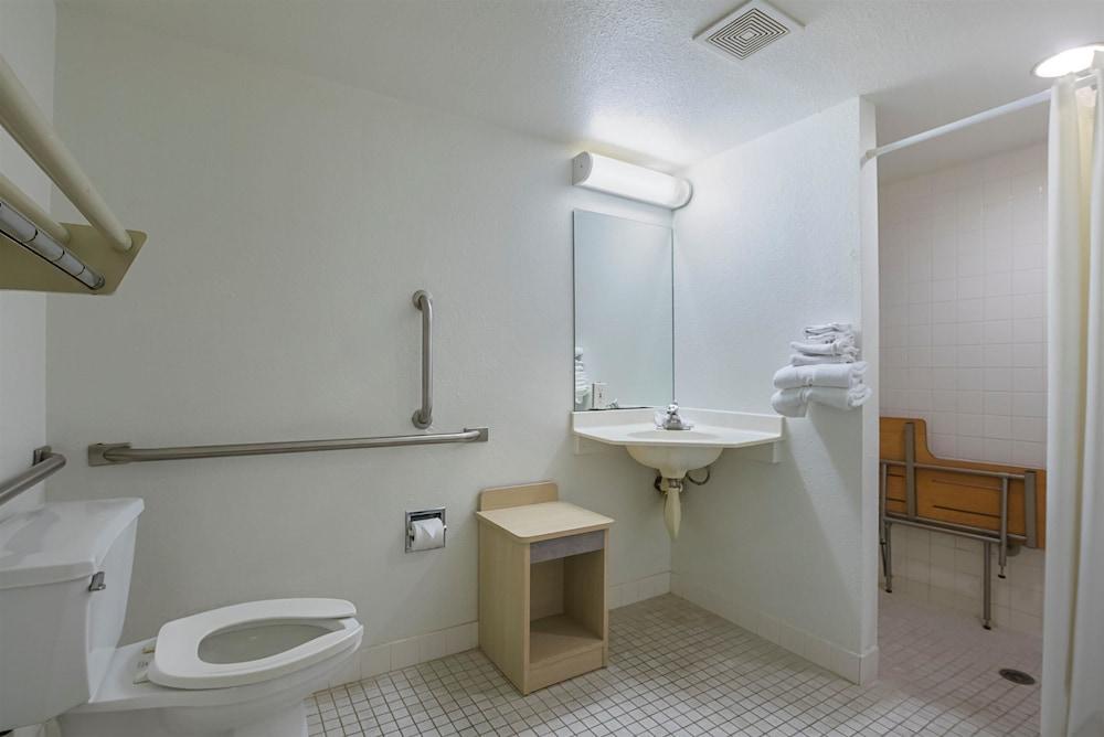 Motel 6 Rochester, MN photo 30