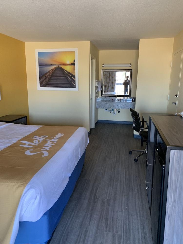 Days Inn by Wyndham Okmulgee photo 8