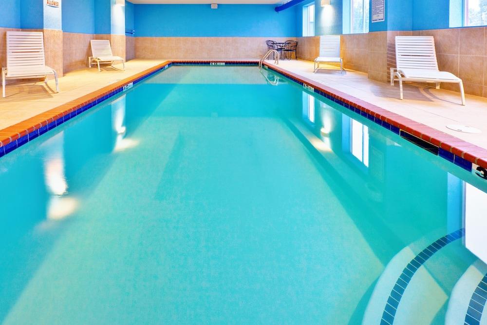 Holiday Inn Express Hotel & Suites BYRAM by IHG — hotel in Byram