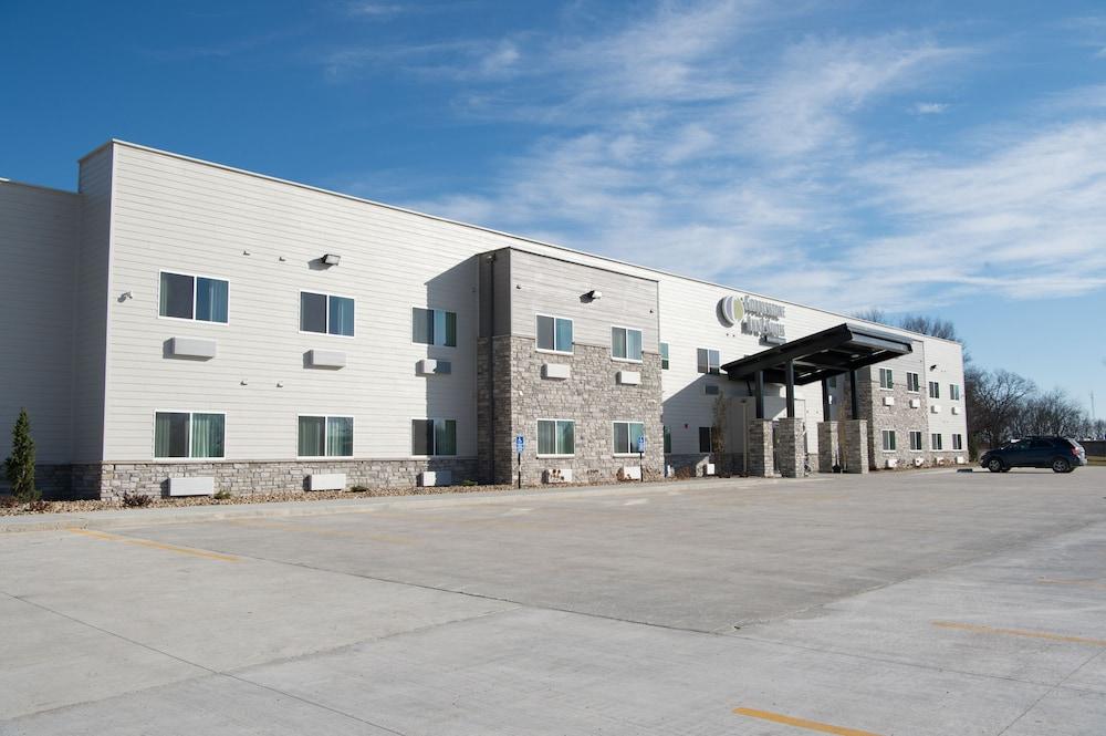 Cobblestone Inn & Suites - Forest City photo 1