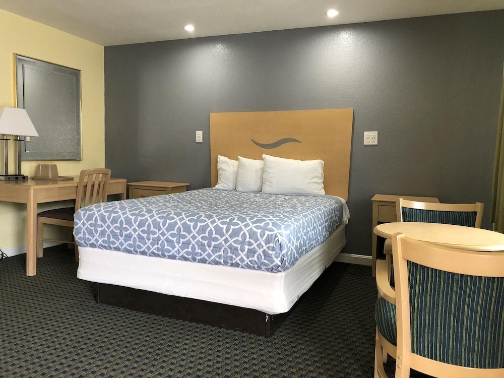 Chisholms Motor Inn photo 25
