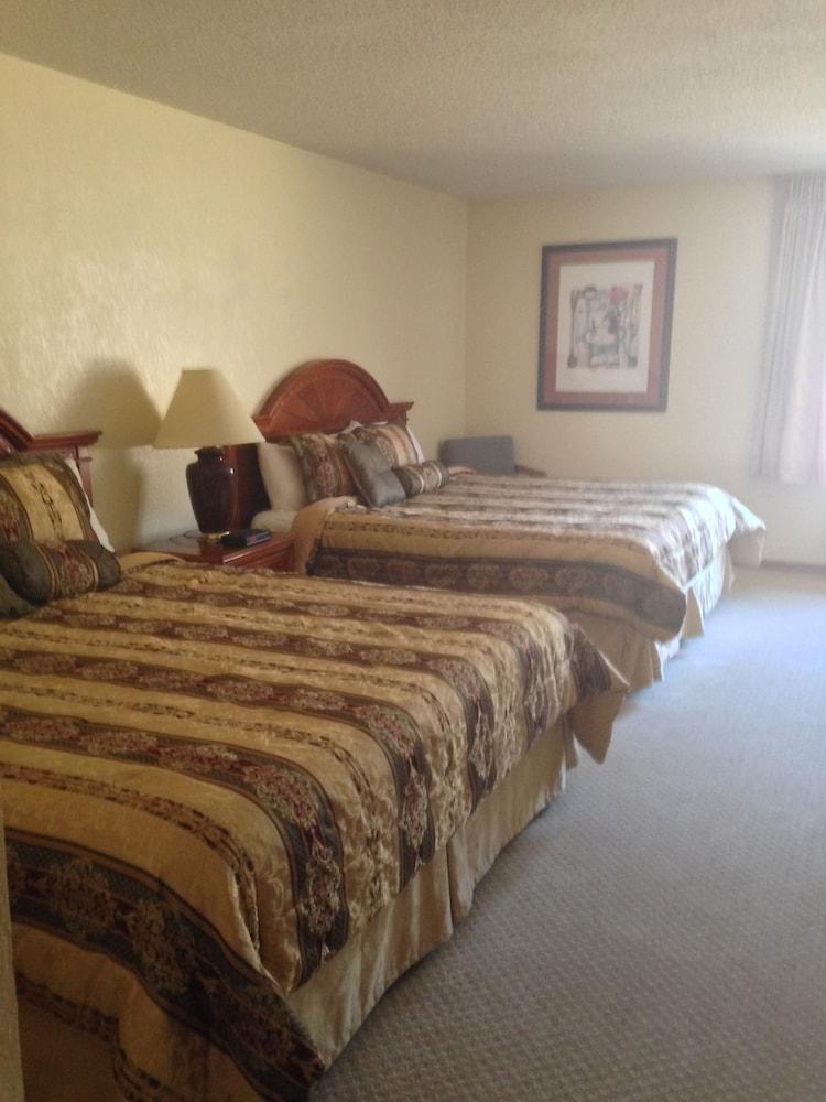 Shawano Four Seasons Hotel photo 12