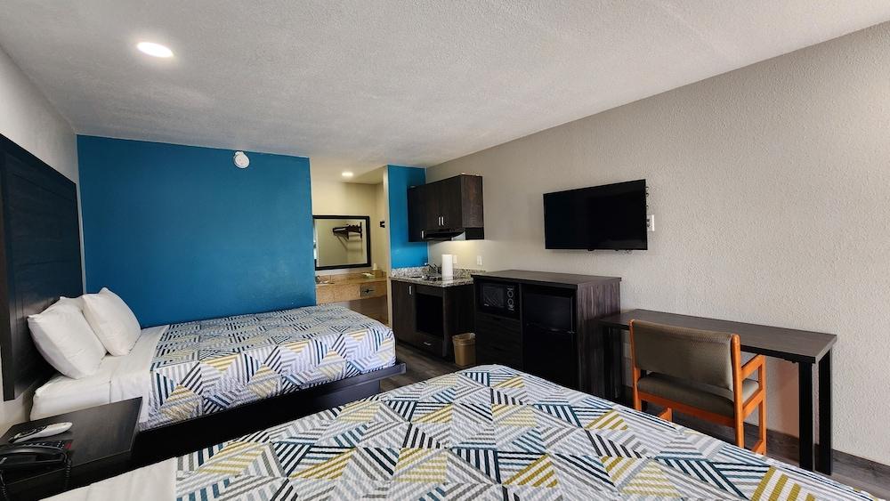 Scottish Inn & Suites photo 3