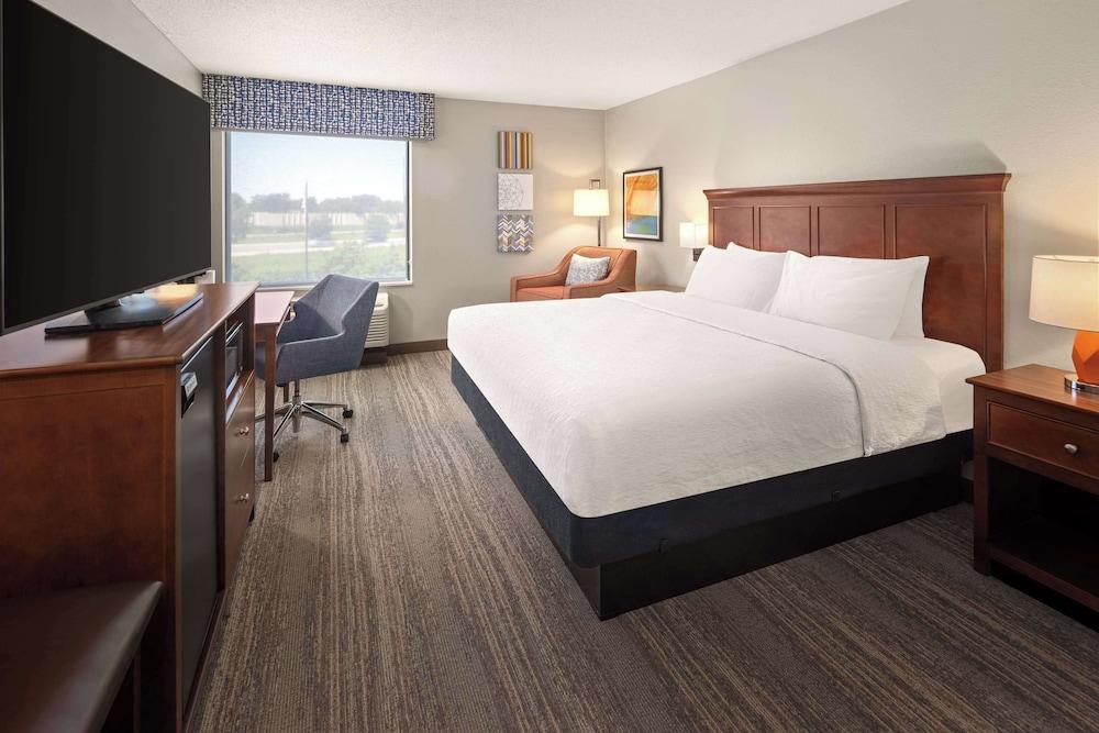 Hampton Inn Minneapolis NW Maple Grove photo 9