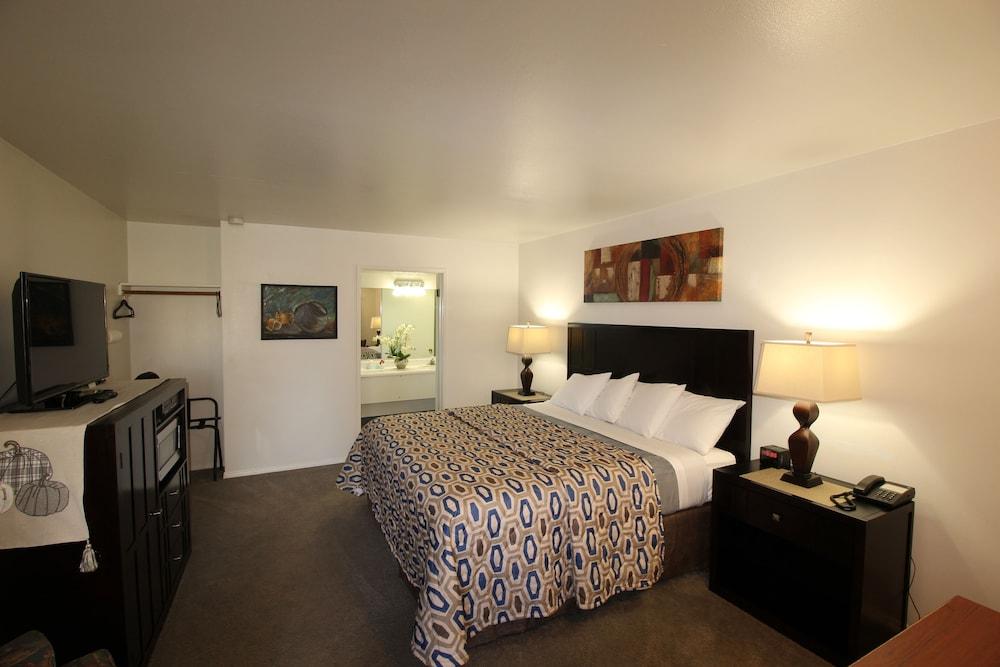 Mariner's Cove Inn photo 43